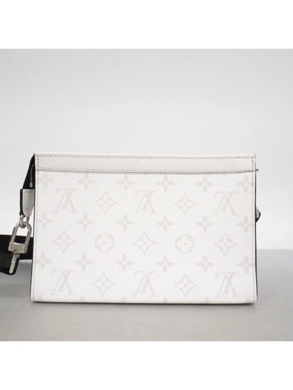 Louis Vuitton Shoulder Bag Taigarama Gaston Wearable Wallet Blanc